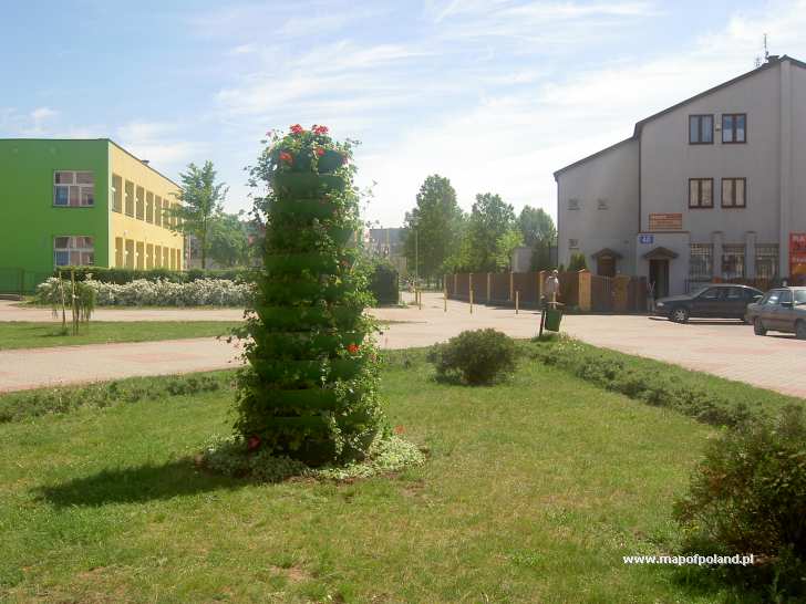 Skwerek przy Szkole Podstawowej nr 7 w Suwałkach - zdjęcie 126/191
