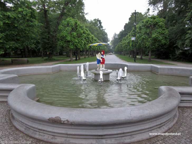 Fontanna Jasia I Małgosi W Ciechocinku Fontanna w Ciechocinku - zdjęcie 104/467 - Ciechocinek