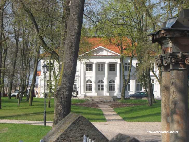 Pałac z XVIII w. - Żydowo