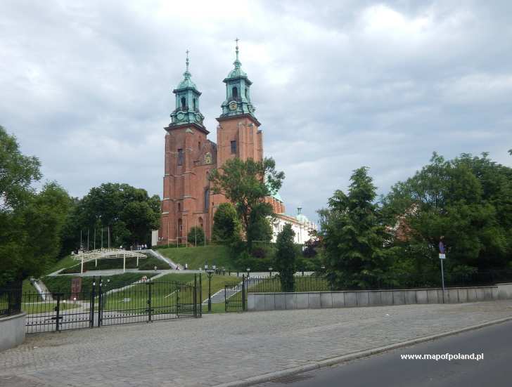 Bazylika Prymasowska Sanktuarium św Wojciecha Wzgórze Lecha Gniezno Bazylika Prymasowska Sanktuarium św. Wojciecha na Wzgórzu Lecha w