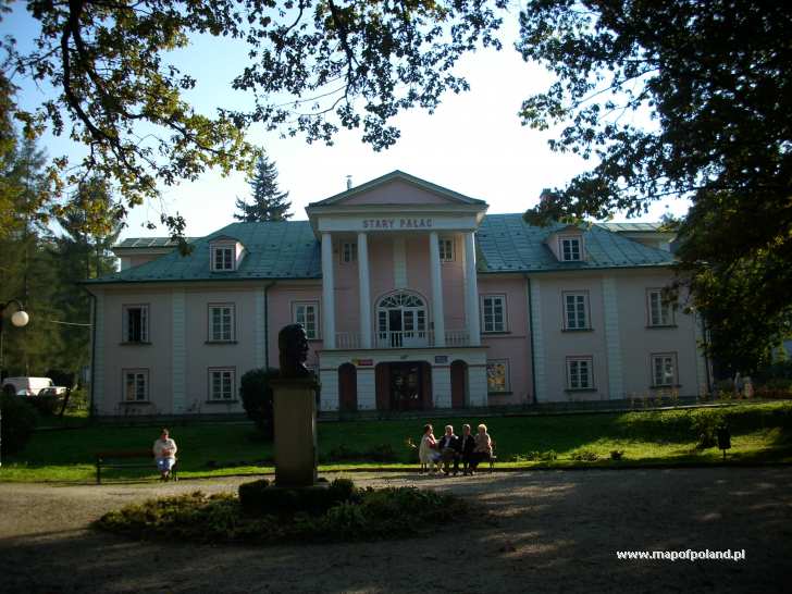 Stary Pałac w parku zdrojowym - Iwonicz-Zdrój