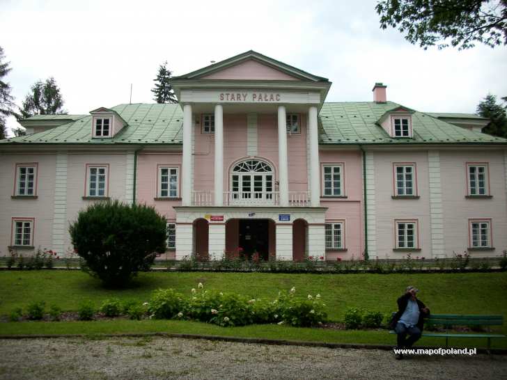 Stary Pałac w parku zdrojowym - Iwonicz-Zdrój