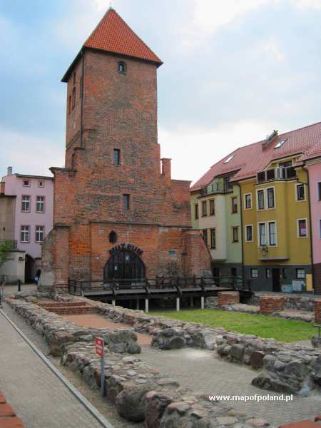 Gotycka wieża kościoła p.w. Św. Katarzyny z XIV w. - Bytów