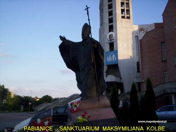 Pomnik Jana Pawła II przy sanktuarium MM Kolbe - Pabianice
