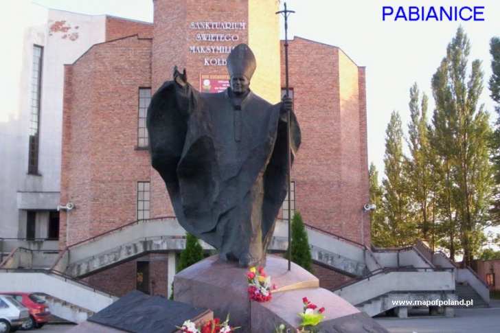 Pomnik Jana Pawła II przy sanktuarium MM Kolbe - Pabianice