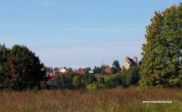 Panorama z wieżami kościoła - Górzno
